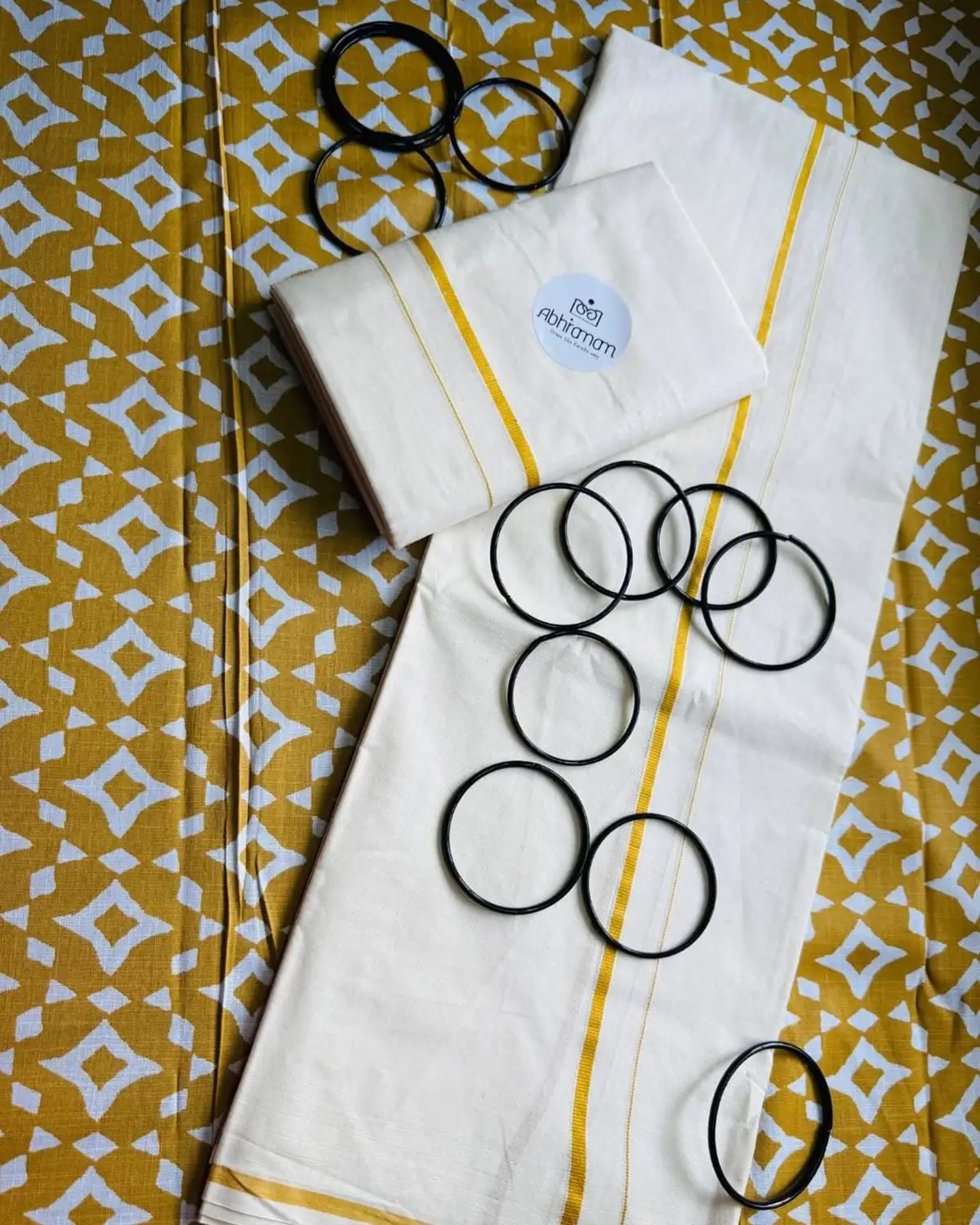 Nihara - Yellow puliyilakara